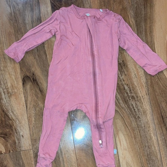 Dreamland Baby Other - Dreamland Baby Bamboo Pajamas w/cuffs. Size 6-9 months
